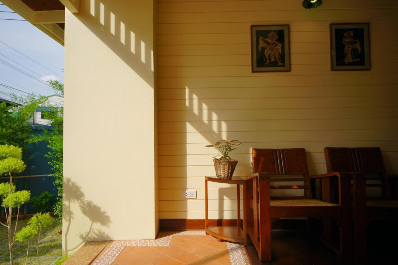 Bed and Breakfast Priya Boutique House Бангкок Екстер'єр фото