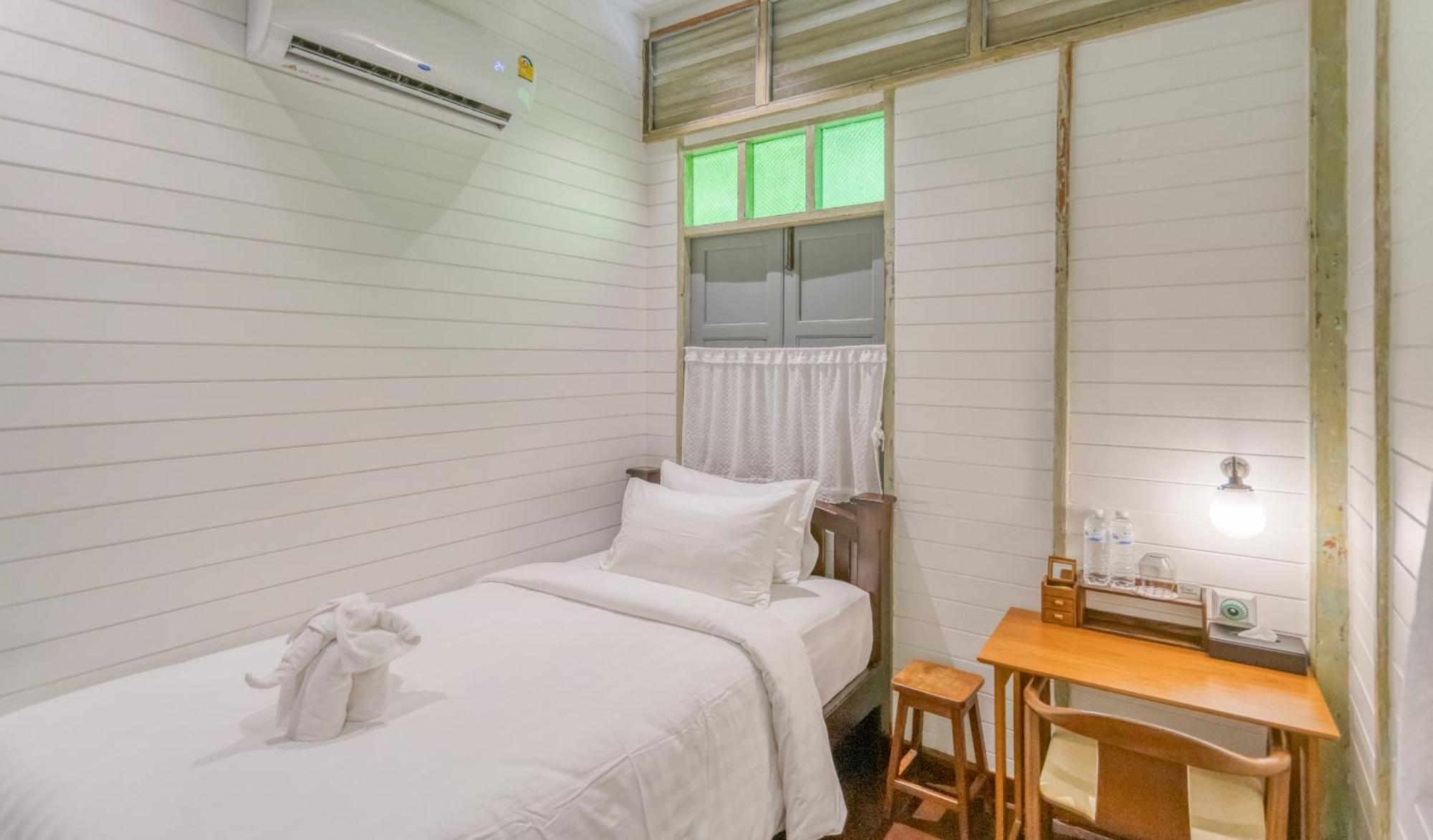 Bed and Breakfast Priya Boutique House Бангкок Номер фото