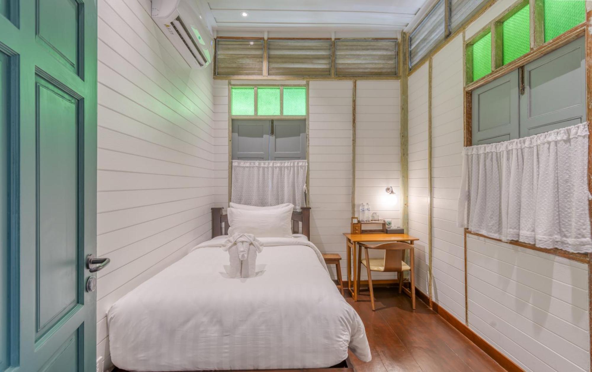 Bed and Breakfast Priya Boutique House Бангкок Номер фото