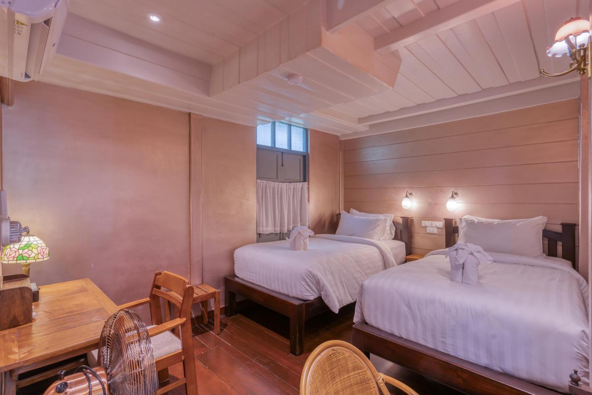 Bed and Breakfast Priya Boutique House Бангкок Екстер'єр фото