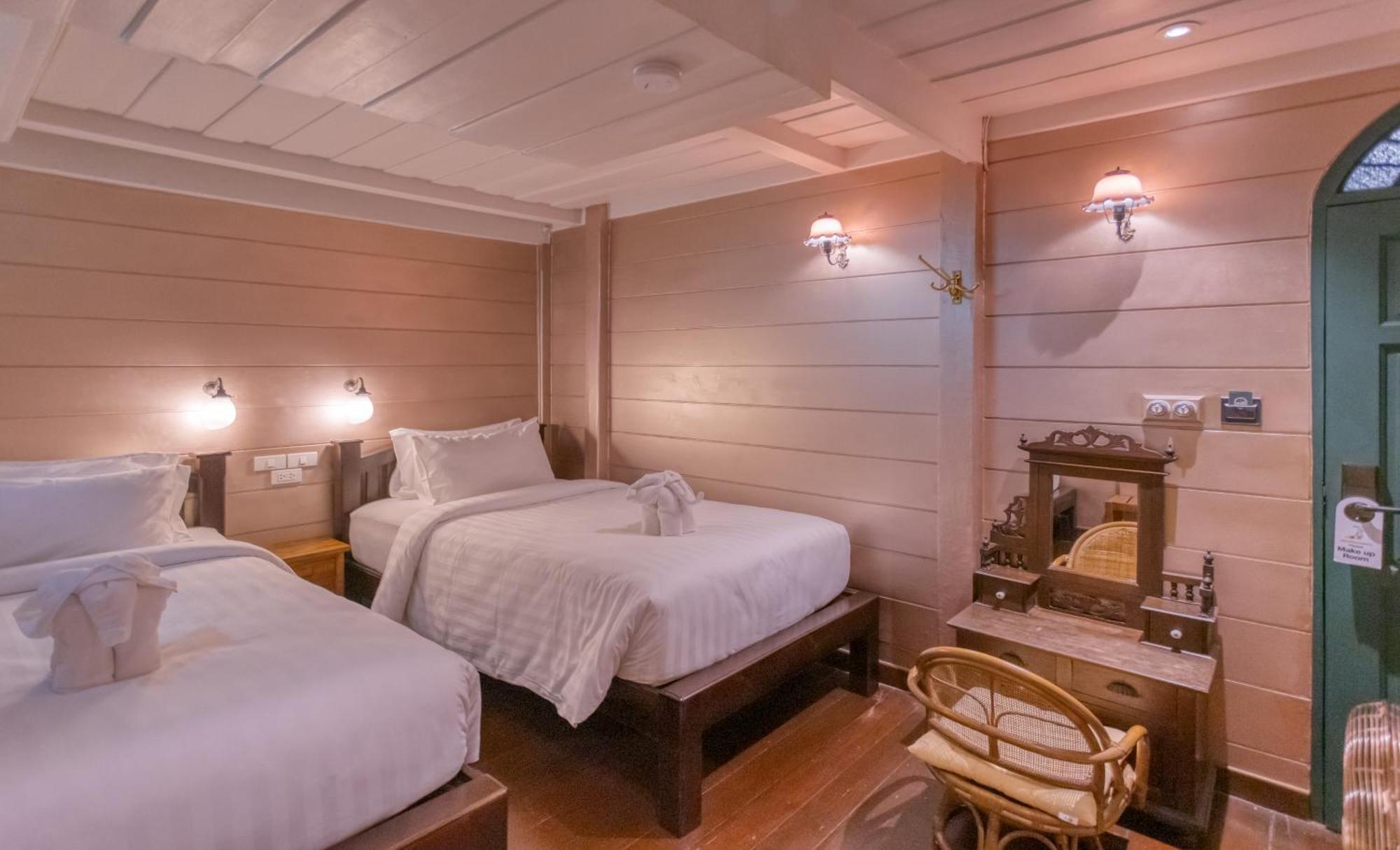 Bed and Breakfast Priya Boutique House Бангкок Екстер'єр фото