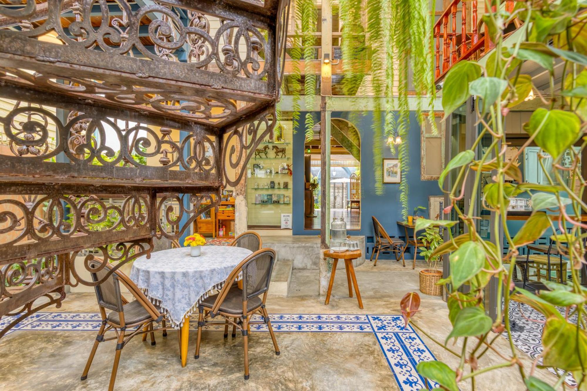 Bed and Breakfast Priya Boutique House Бангкок Екстер'єр фото